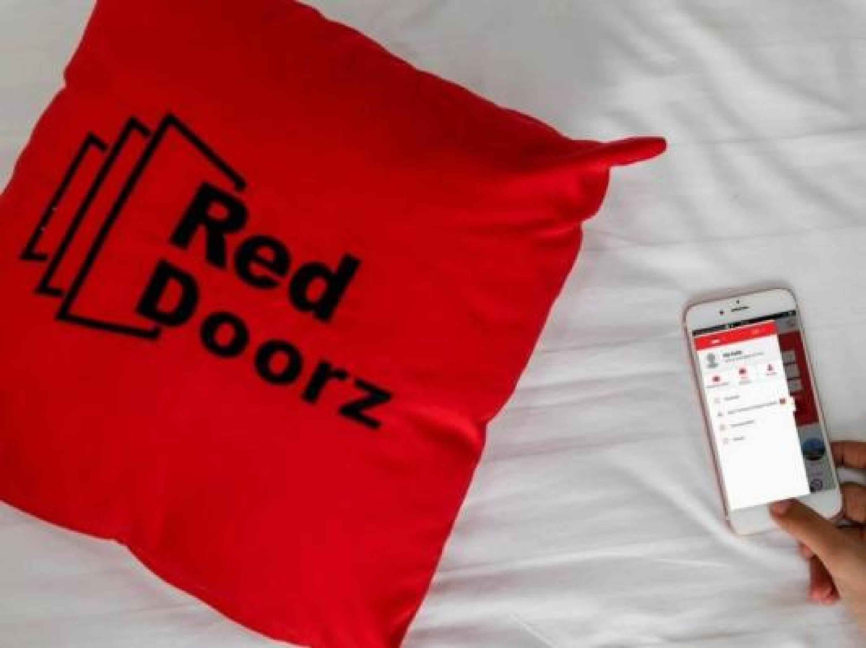 RedDoorz Plus near Stadion Mandala Krida Jogyakarta Zewnętrze zdjęcie