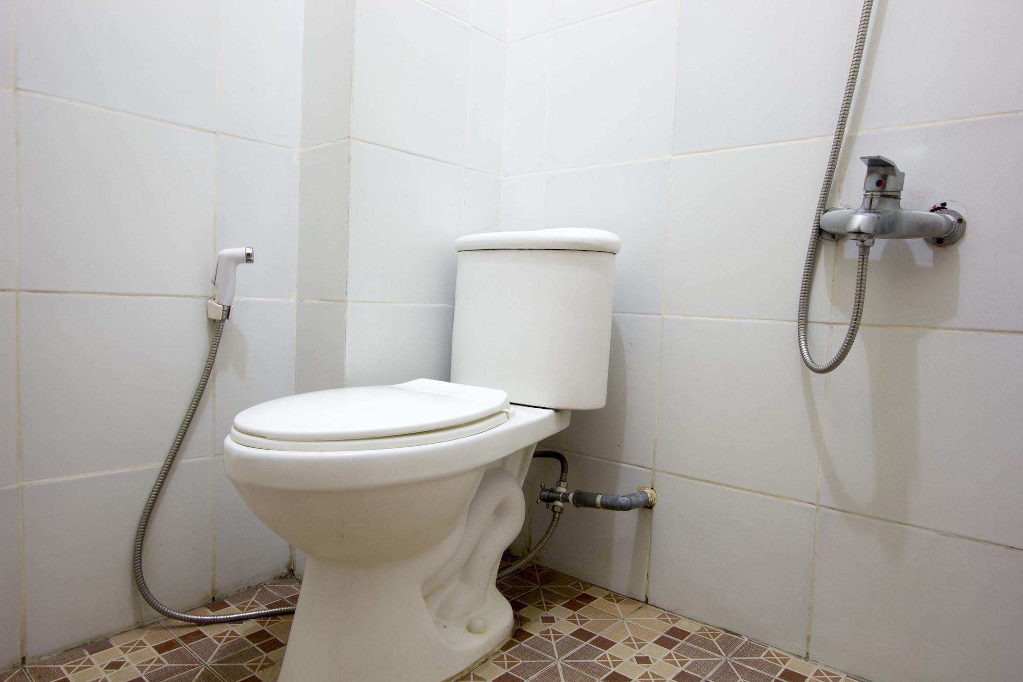 RedDoorz Plus near Stadion Mandala Krida Jogyakarta Zewnętrze zdjęcie