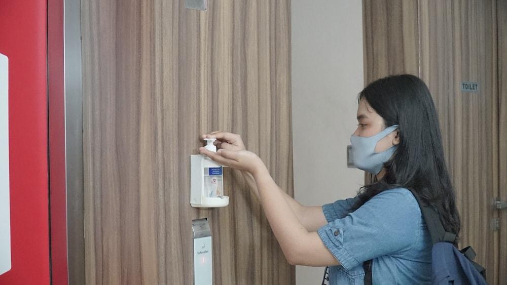 RedDoorz Plus near Stadion Mandala Krida Jogyakarta Zewnętrze zdjęcie