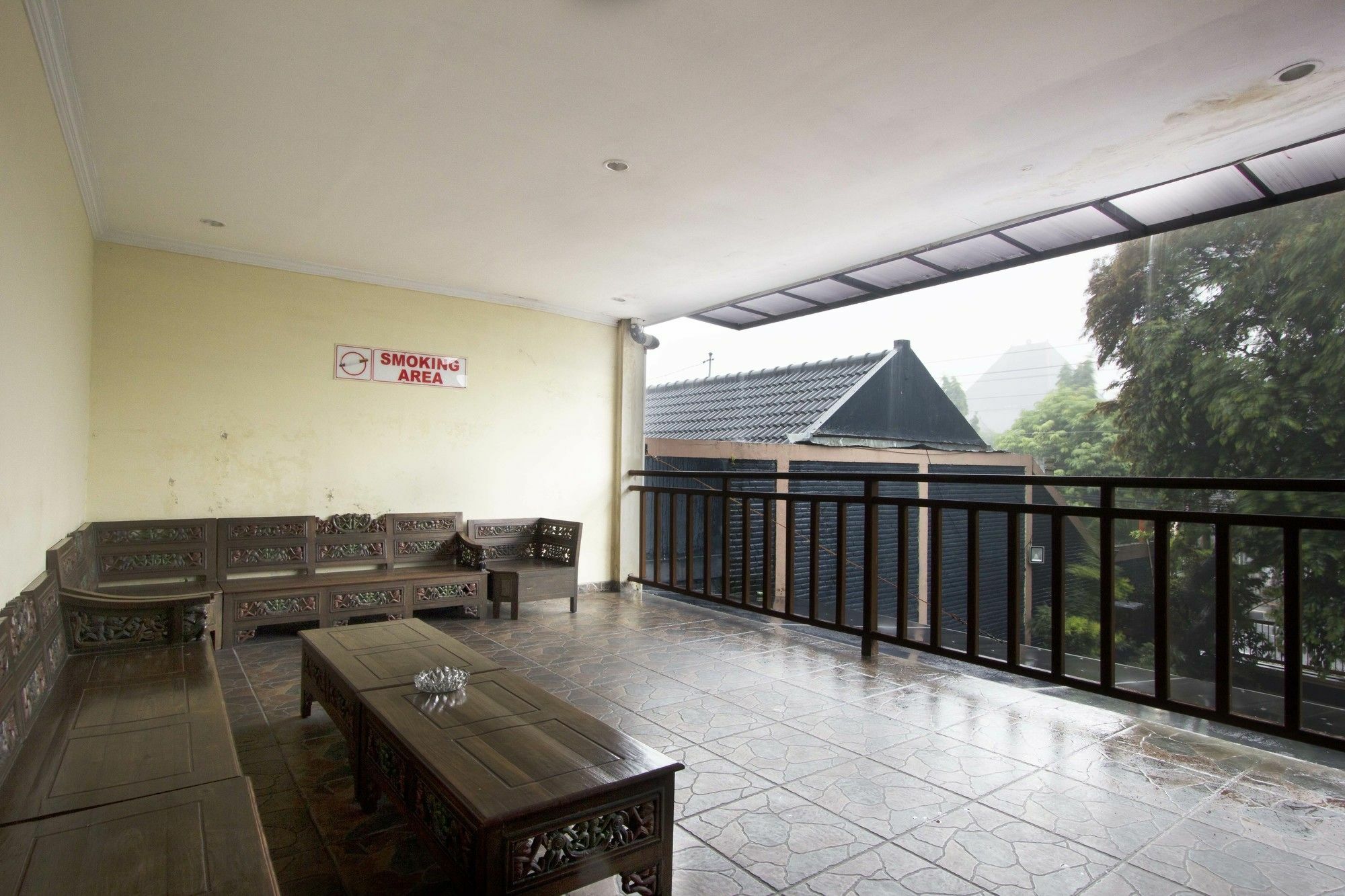 RedDoorz Plus near Stadion Mandala Krida Jogyakarta Zewnętrze zdjęcie