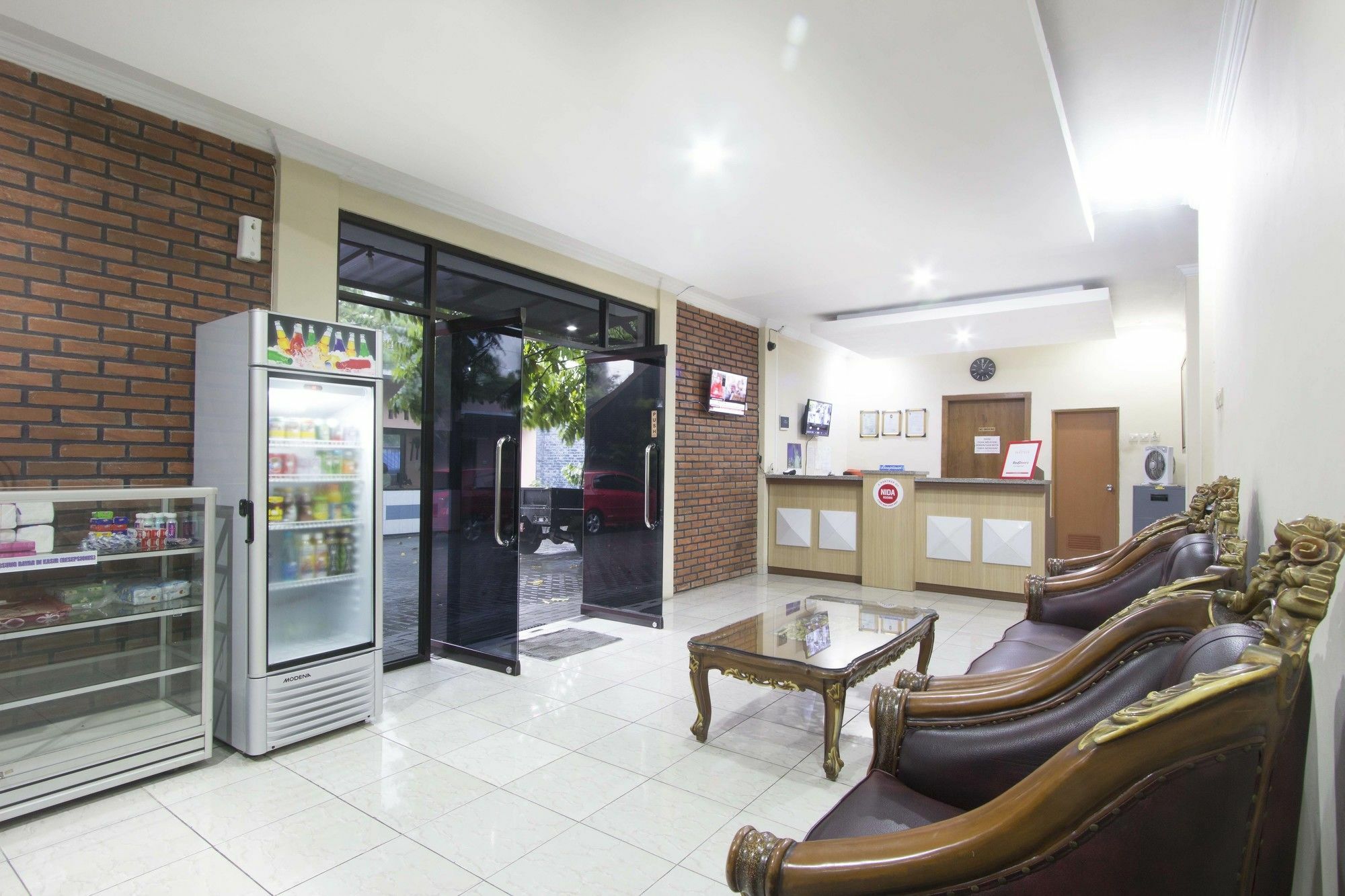 RedDoorz Plus near Stadion Mandala Krida Jogyakarta Zewnętrze zdjęcie