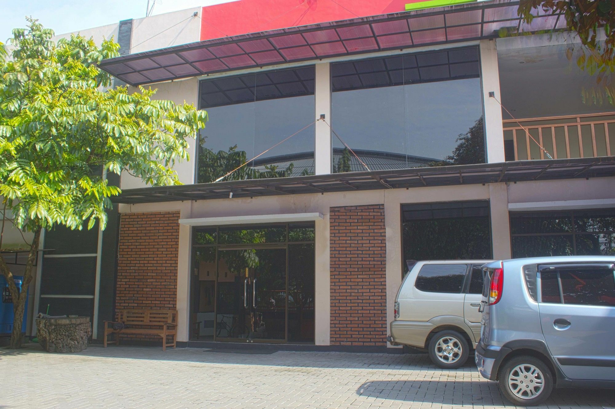 RedDoorz Plus near Stadion Mandala Krida Jogyakarta Zewnętrze zdjęcie